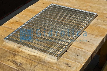 301 Решетка Gidrolica Stеp Pro 390х590мм- стальная ячеистая оцинкованная