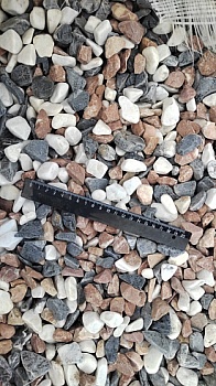 Крошка мраморная фр. 20-40мм галтованная микс 25 кг +/-2 кг